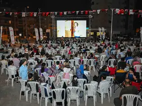 Tarsus’ta açık hava sineması nostaljisi: Mahalle sakinleri beyaz perdede buluştu
