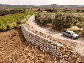 Tarsus’ta yol ve yaya güvenliği artırıldı
