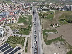 Tatil bitti, yoğunluk bitmedi: 43 ilin geçiş noktasında dönüş trafiği yaşandı
