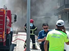 Tatvan’da lastik yangını elektrik hattına sıçradı: Yol trafiğe kapatıldı
