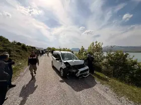 Tatvan’da otomobille kamyonet çarpıştı: 6 yaralı
