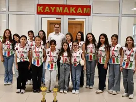 Tavşanlı’da şampiyon voleybol takımı kutlandı
