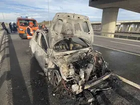 Tayakadın’da otomobil alev alev yandı
