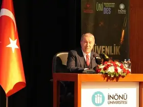 TBMM Milli Savunma Komisyonu Başkanı Hulusi Akar, Malatya’da öğrencilerle buluştu
