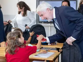 TEI’den Mahmudiye’ye kırtasiye desteği
