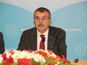 Tekin: Geçmişiyle Gurur Duyan Nesil Şart