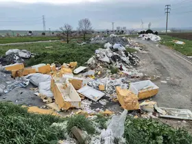Tekirdağ’da kamyon kamyon atık döküldü
