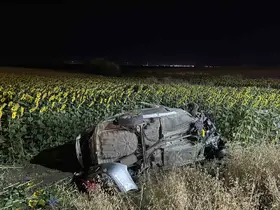 Tekirdağ’da otomobil beton bloğa çarparak tarlaya devrildi: 3’ü çocuk 5 yaralı
