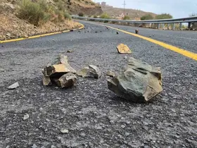 Tekirdağ’da taş ve kayalar yola düştü
