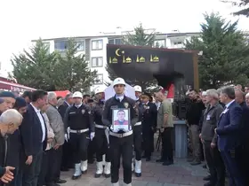 Tekne kazasında ölen polis memuru Numan Şen, son yolculuğuna uğurlandı
