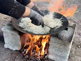 Tel tel ipe dizilen erişteler kış sofraları için hazırlanıyor
