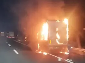 TEM Otoyolu’nda tırın dorsesi alev alev yandı
