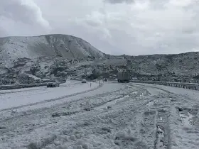Tendürek Geçidi’nde dolu yağışı kışı aratmadı

