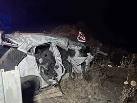Ters şeride giren otomobil tankerle çarpışıp şarampole yuvarlandı: 1 ölü, 1’i ağır 2 yaralı
