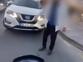Ters yöne girip motorcunun üstüne sürdü: Tekirdağ’da otomobil sürücüyle motorcu arasında tartışma saniye saniye kameralara yansıdı
