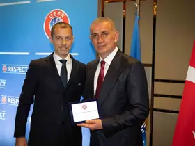 TFF Başkanı Hacıosmanoğlu, UEFA Yönetim Kurulu Toplantısı’na katıldı
