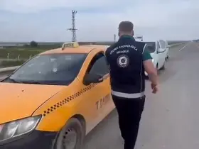 Ticari taksiyle göçmen kaçıran 2 sürücüye 334 bin 500 TL ceza
