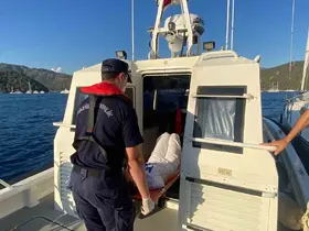 Ticari yatta yaralanan vatandaşa Sahil Güvenlik tıbbi tahliye
