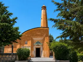Tillo’daki tarihi türbe yeniden ziyarete açıldı
