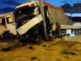 Tır ile hafif ticari araç çarpıştı: 2 yaralı