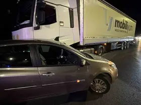Tır otomobile çarpmasıyla maddi hasarlı kaza meydana geldi
