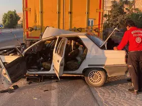 Tıra çarpan otomobilin sürücüsü hayatını kaybetti
