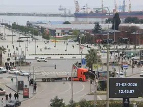Tırdan trafiği tehlikeye düşüren hareket
