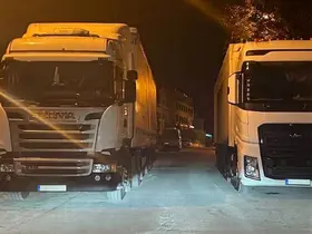Tırların ilginç hatalı parkı
