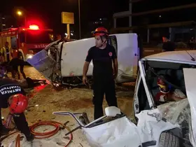 Tofaşlar kafa kafaya çarpıştı, ortalık savaş alanına döndü: 4 yaralı
