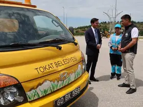 Tokat Belediyesi’nde çöp taksi direksiyonuna kadın eli değdi
