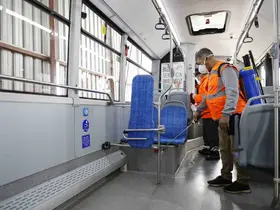 Toplu ulaşım araçları temizlenerek sefere hazırlanıyor
