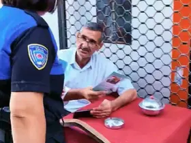 Toplum destekli polislik ekiplerinden esnafa güvenlik bilgilendirmesi
