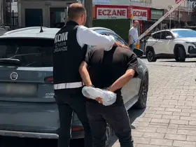 Torbalı’da oto galeriyi kurşunlayan 2 şüpheli tutuklandı
