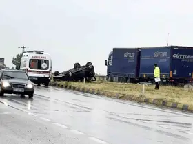 Tosya’da otomobil takla attı: 2 yaralı
