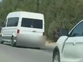 Trafiği tehlikeye düşüren minibüs sürücüsü sanal devriyeye takıldı

