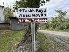 Trafik güvenliği için yeni levhalar yerleştirildi
