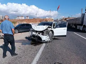 Traktör ile otomobil çarpıştı: 4 yaralı