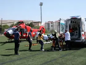 Traktörden düşen şahıs ambulans helikopterle hastaneye sevk edildi
