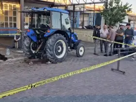 Traktörü tamir ederken sıkışan genç ağır yaralandı
