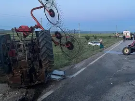 Traktörün ortadan ikiye bölündüğü kazada 3 kişi yaralandı
