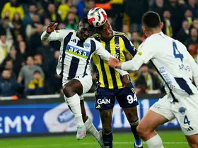 Trendyol Süper Lig: Fenerbahçe: 0 - Kasımpaşa: 0 (İlk yarı)
