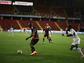 Trendyol Süper Lig: Gaziantep FK: 0 - Çaykur Rizespor: 1 (Maç devam ediyor)
