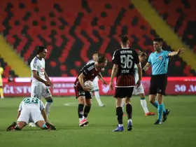 Trendyol Süper Lig: Gaziantep FK: 0 - Çaykur Rizespor: 2 (İlk yarı)
