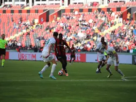 Trendyol Süper Lig: Gaziantep FK: 0 - Corendon Alanyaspor: 0 (Maç devam ediyor)
