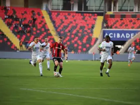 Trendyol Süper Lig: Gaziantep FK: 0 - Corendon Alanyaspor: 1 (İlk yarı)
