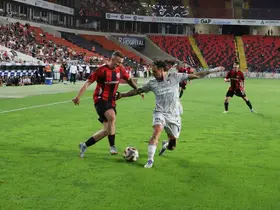 Trendyol Süper Lig: Gaziantep FK: 0 - Kocaelispor: 0 (İlk yarı)
