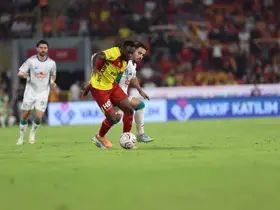 Trendyol Süper Lig: Göztepe: 1 - Çaykur Rizespor: 0 (İlk yarı)
