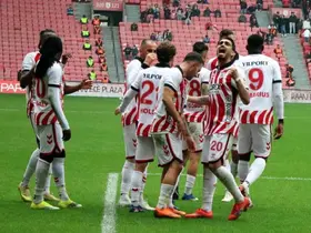 Trendyol Süper Lig: Samsunspor: 1 - Konyaspor: 1 (İlk yarı)
