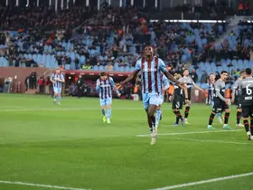 Trendyol Süper Lig: Trabzonspor: 1 - Fatih Karagümrük: 1 (İlk yarı)
