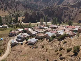 Tufanbeyli’de kayalıkların arasında tarih ve doğa izleri
